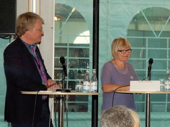 Moderator Lars Adaktusson och Elisabeth Wallenius. Foto: LIF/ Lotta Fogelström