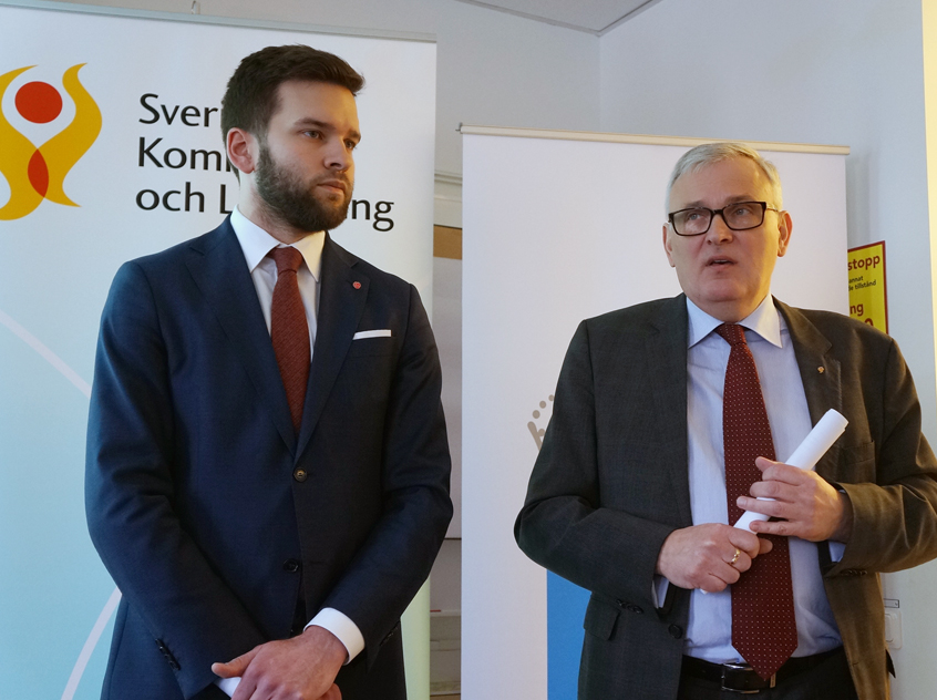 Sjukvårdsminister Gabriel Wikström och Anders Knape, ordförande i SKL, presenterade överenskommelsen om en bättre cancervård.
