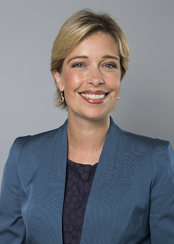 Annika Strandhäll är socialminister.