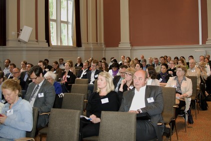 Närmare 100 personer deltog i seminariet och många var med i den efterföljande diskussionen. Foto: Internetfoto/ Patric Lindén