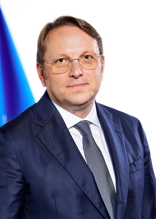 Olivér Várhelyi