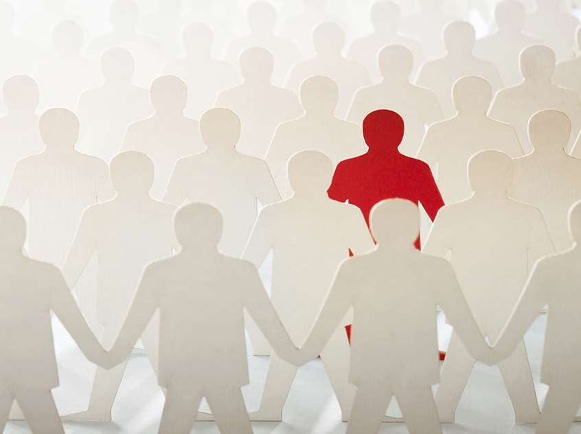Скопление людей. Выделяйся из толпы. Человек из толпы. Выделяется на фоне. Выделяющийся человек.
