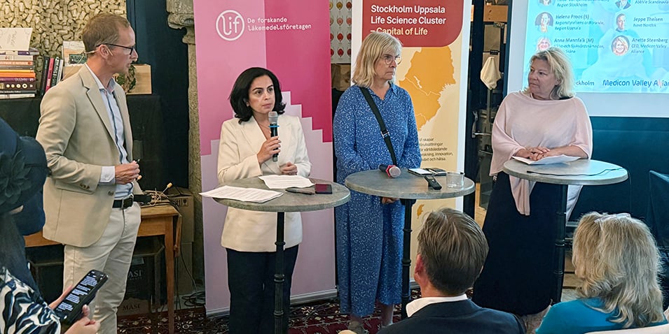 Politikerpanel, fr v Talla Alkurdi (S), Regionråd, ordförande hälso- och sjukvårdsnämnden, Region Stockholm, Anna Mannfalk (M), Regionråd, Ordförande i Hälso-och Sjukvårdsnämnden, Region Skåne, samt Helena Proos (S), Regionstyrelsens ordförande, Region Uppsala,